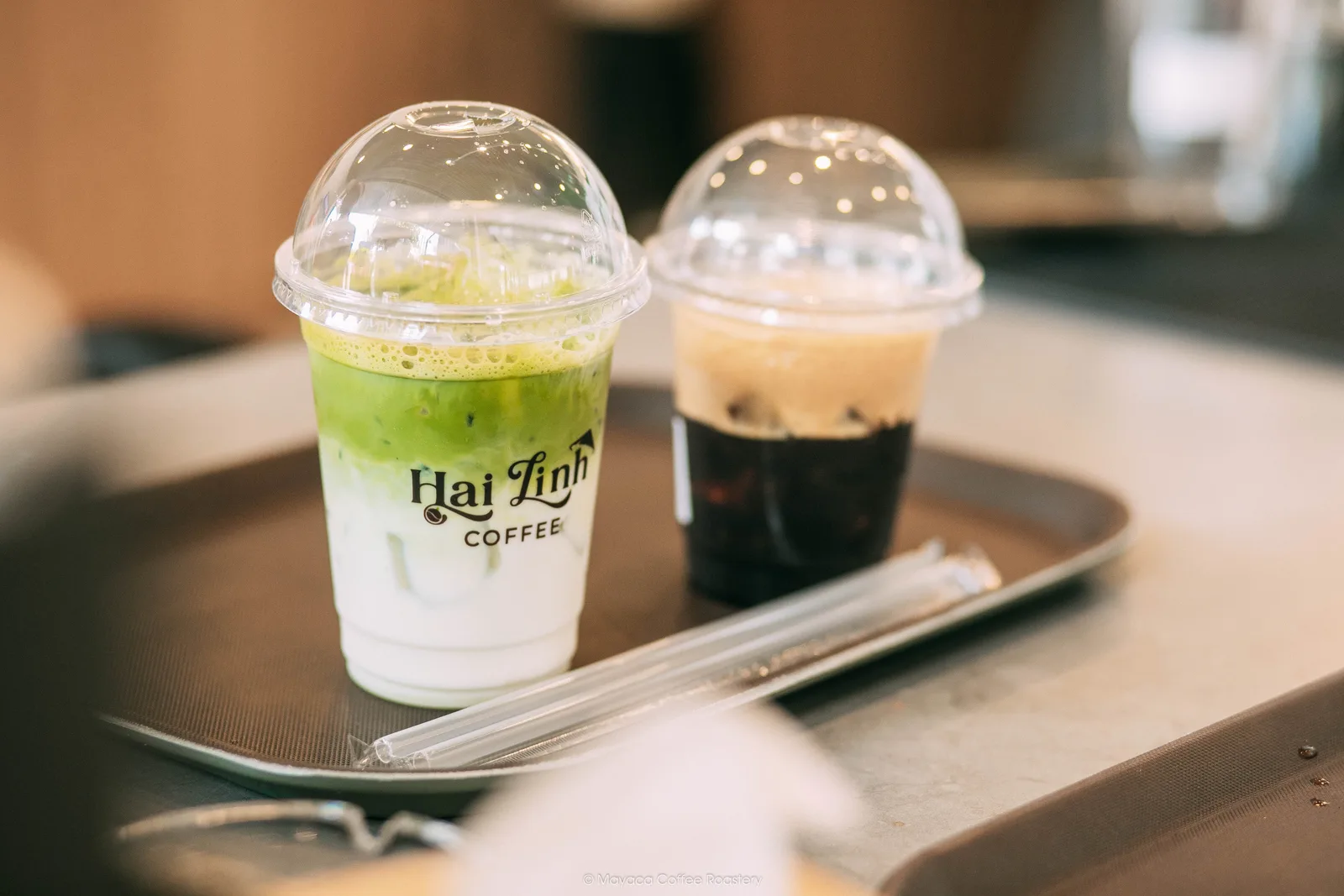 Hai ly đồ uống mang nhận diện Hai Linh Coffee