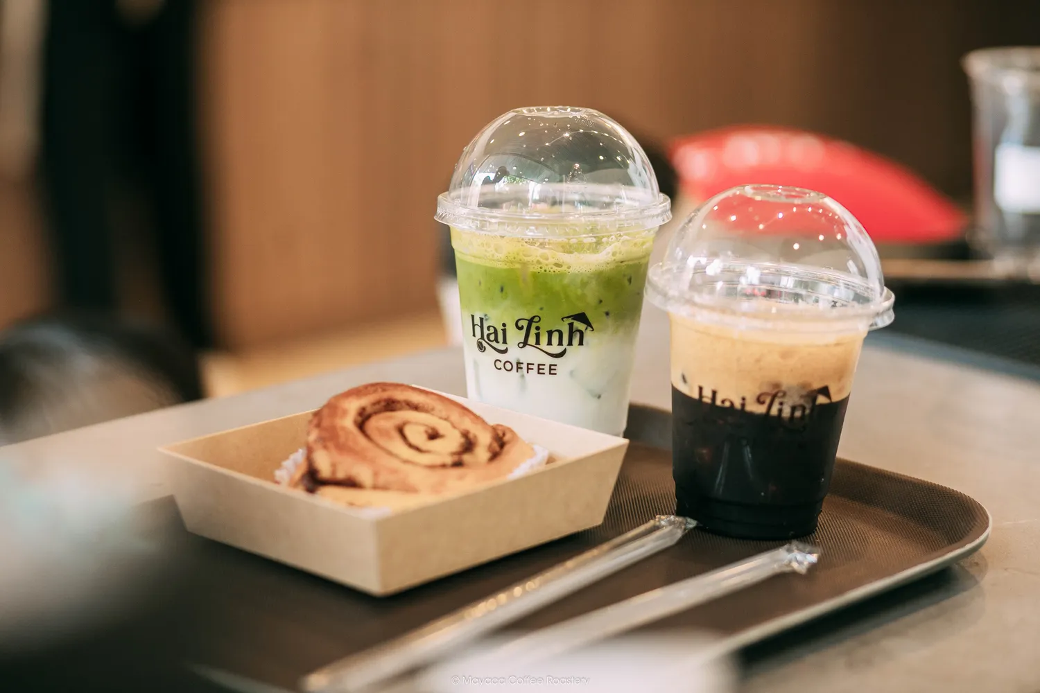 Đồ uống và bánh tại Hai Linh Coffee