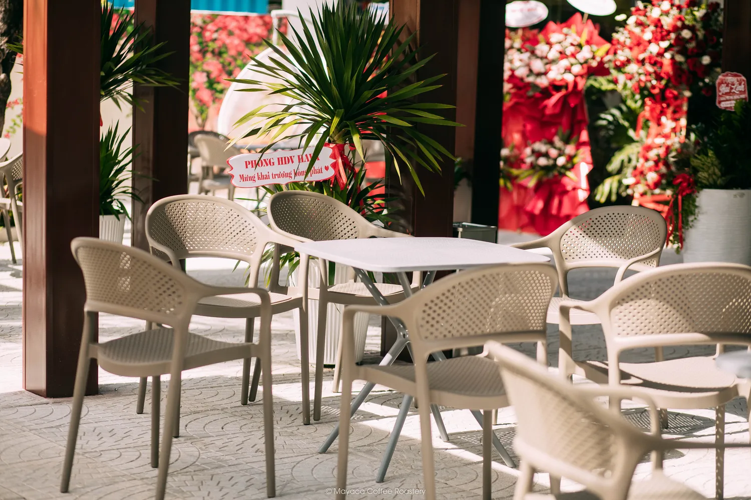 Khu vực ngồi ngoài trời